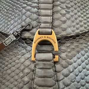 DOONEY & BOURKE NORTH/SOUTH REESE SHOULDER BAG IN METAL GREEN , RED INTERIOR